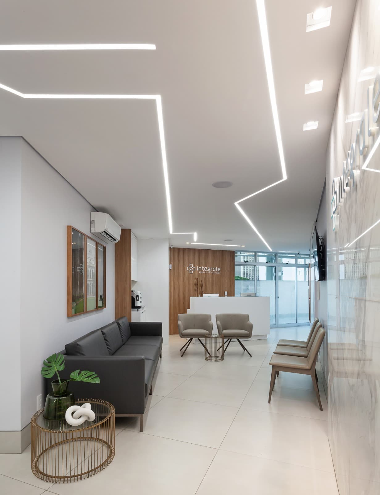 Área de espera da Clínica Integrale vista em perspectiva