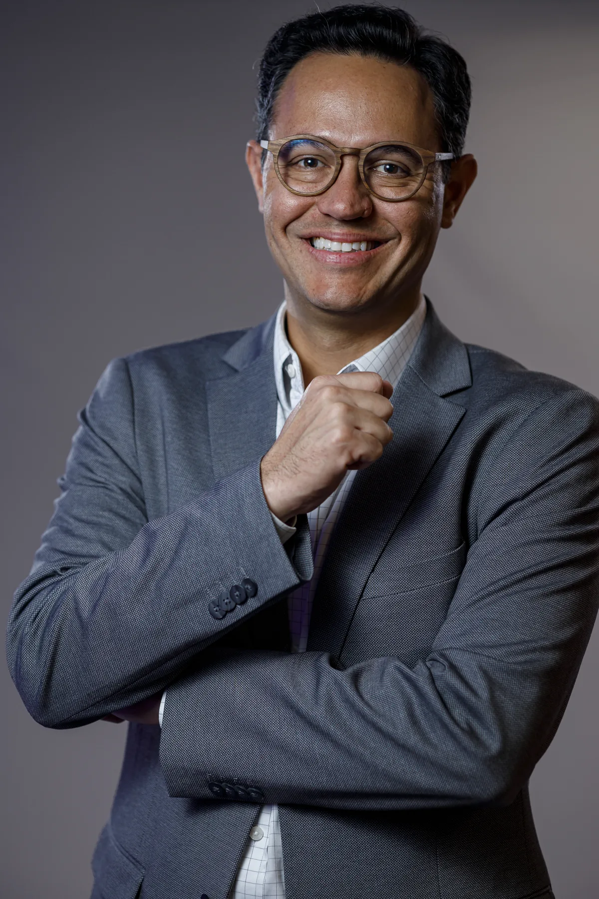 Dr. Roberto Zambelli sorrindo em retrato profissional